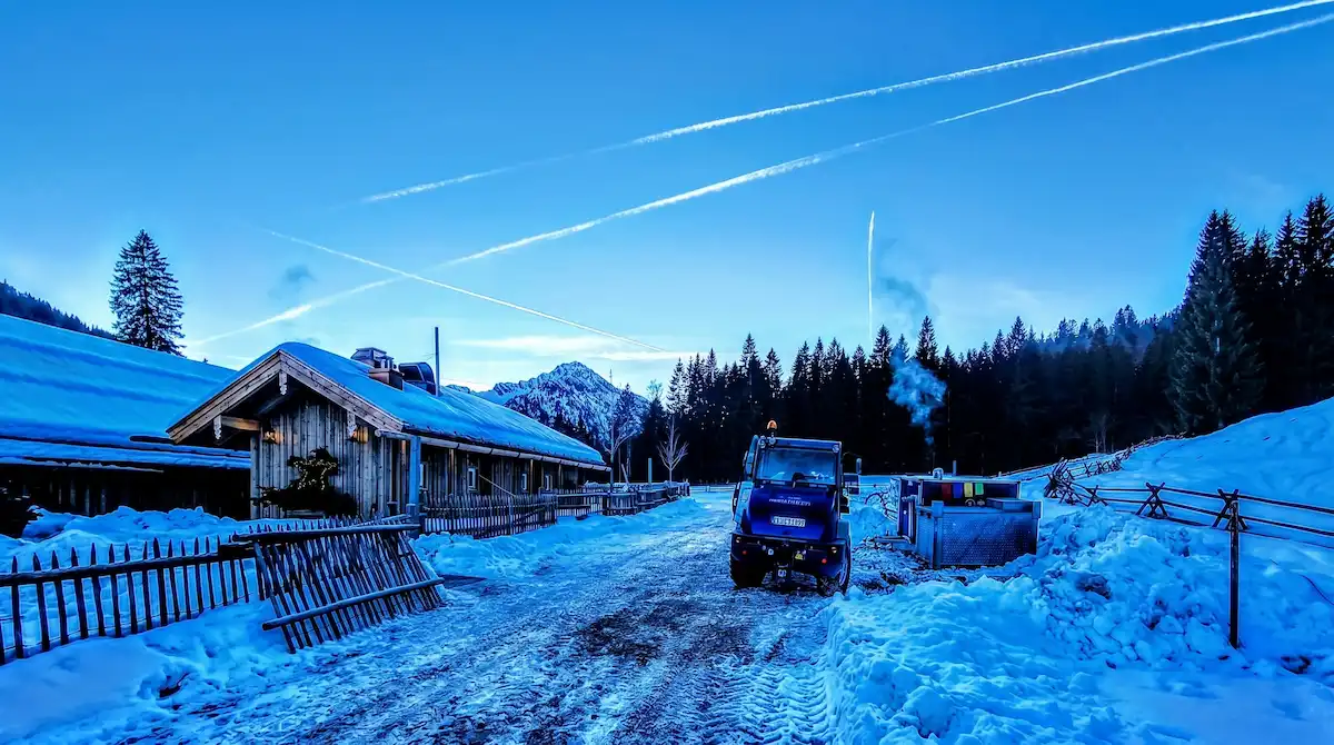 Mehr über den Artikel erfahren 100 kW Notheizung im Schnee-Chaos auf der Saurüsselalm