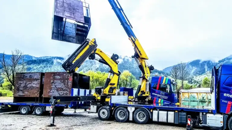 Spezialtransport & Kranleistungen: Das Monumental-Kunstwerk „Sichtung“